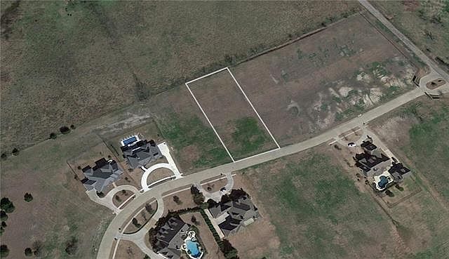 1st image of 1102 Estate Dr