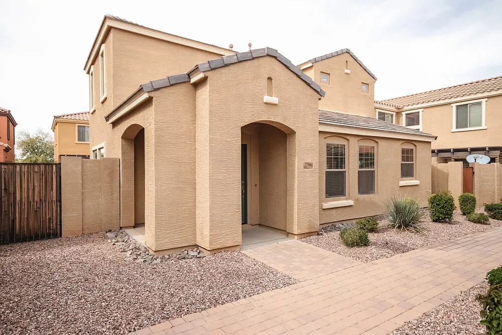 3 bed, 2.0 bath, 1488 sqft, $2,200 — Photo 3