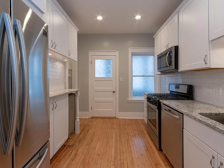 4816 N Winchester Ave #3 — Photo 4