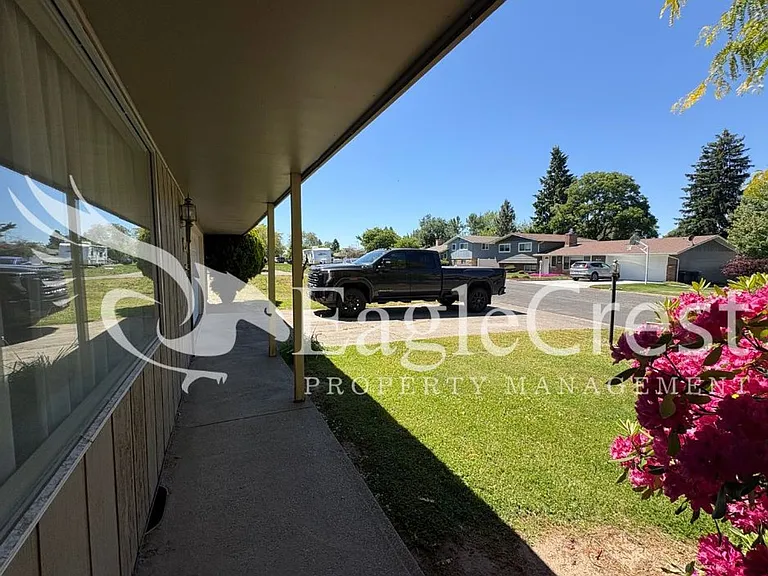 924 Shasta Dr — Photo 15