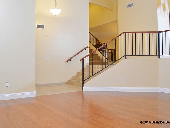 4th image of 656 W Sierra Madre Ave