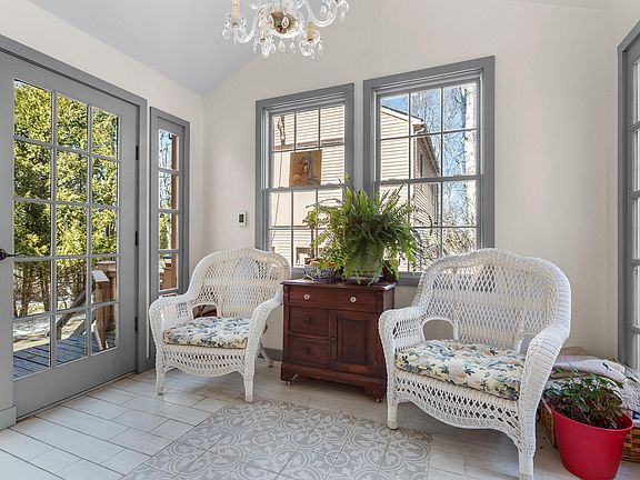 3rd image of 27 Windmill Hill Lane