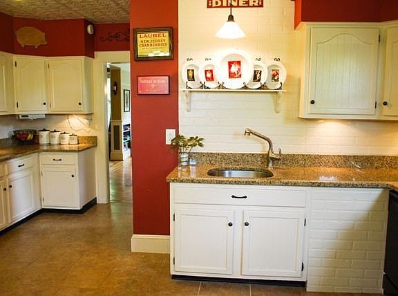 Updated Eat-in Kitchen