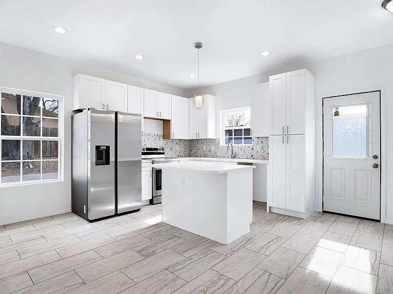 874 E Sunshine Dr #102 — Photo 16