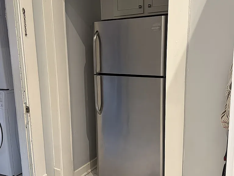 688 S Mansfield St — Photo 18