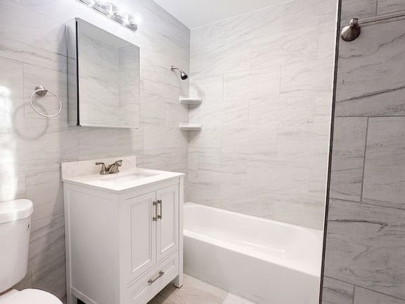 5th image of 253 Beachview St Floor 2