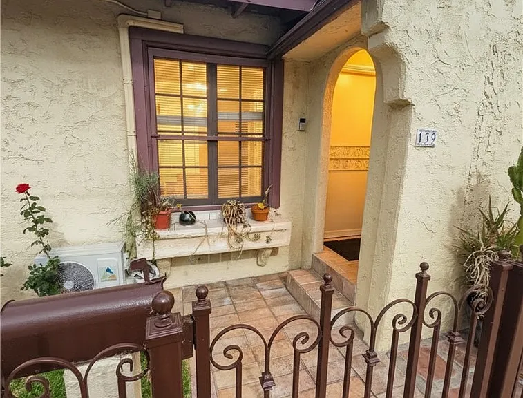 139 E 3rd Ave — Photo 1