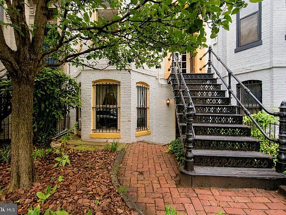 2nd image of 312 D St NE