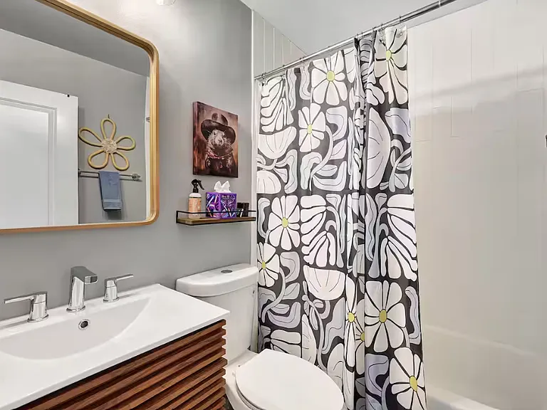 1021 Hazel Ct — Photo 4