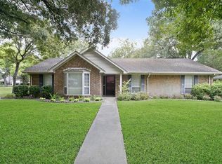 8306 Leghorn St, Houston, TX 77040