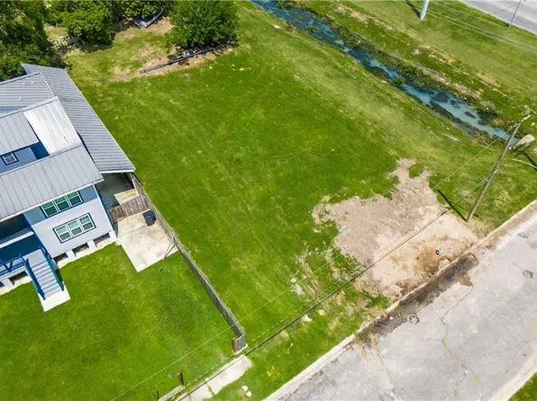 4978 Pecan St, New Orleans, LA 70126