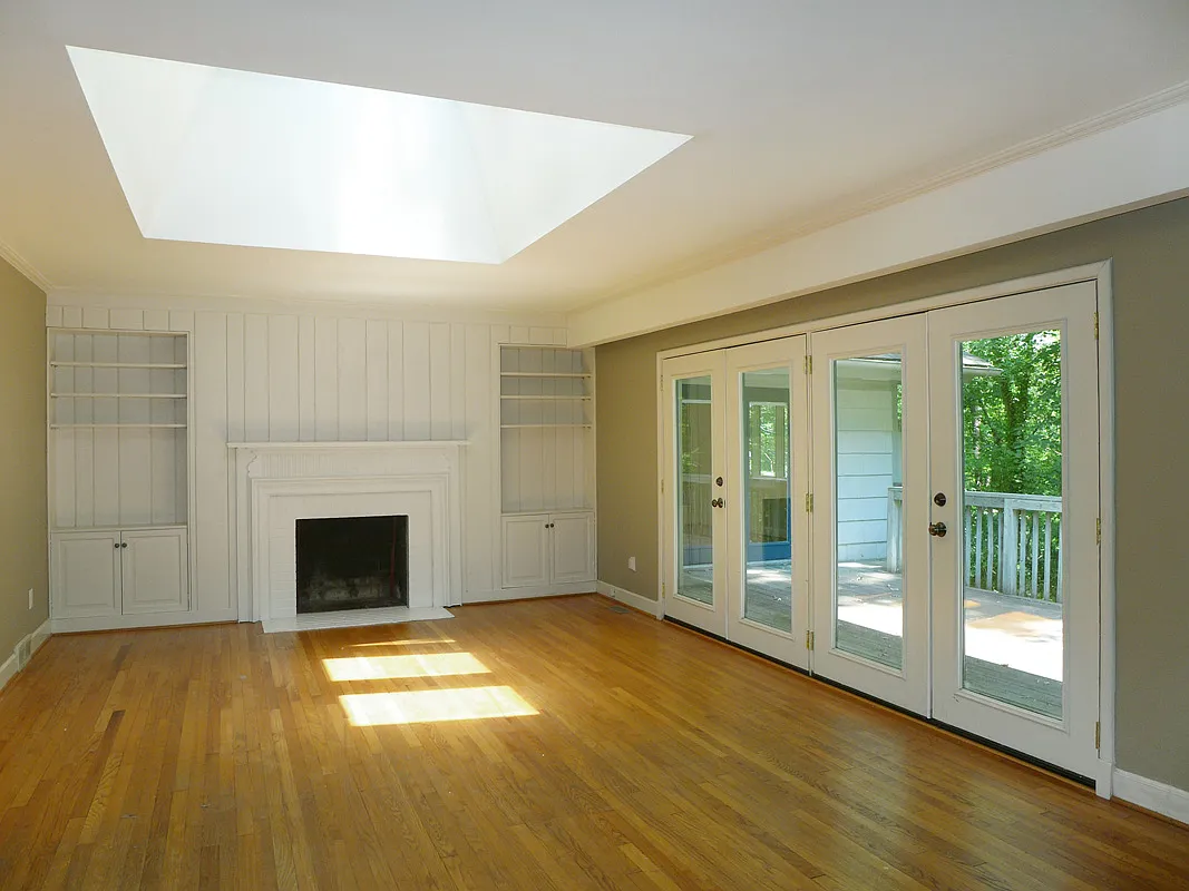 3 bed, 2.5 bath, 1880 sqft, $2,550 — Photo 2
