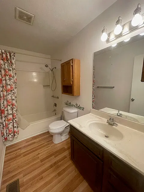 2 bed, 1000 sqft, $1,300 — Photo 4