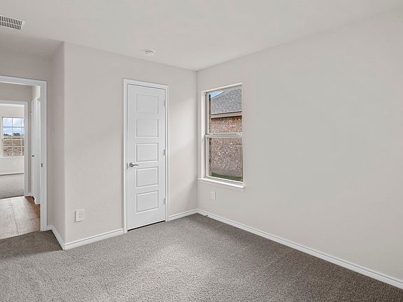 4th image of 411 Range Rd