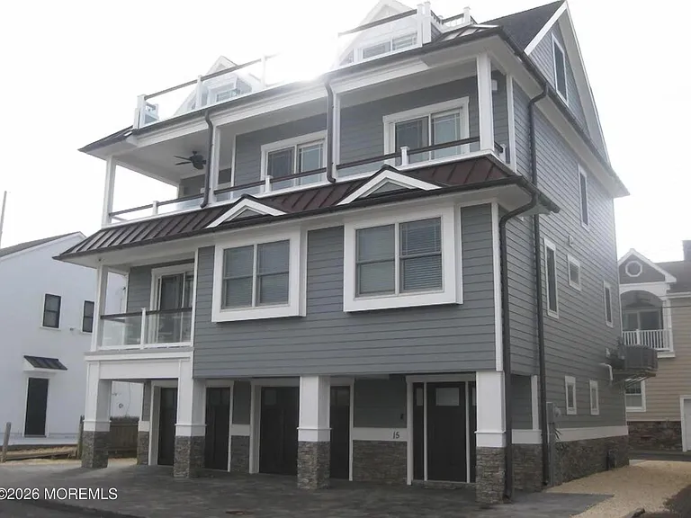 15 S Surf Rd — Photo 1