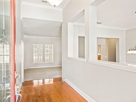 3rd image of 821 Eagle Point Dr