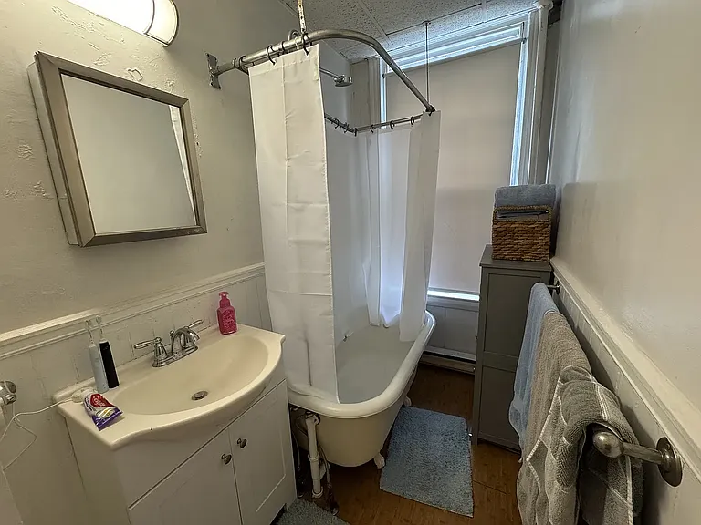 19 Crescent St #4A — Photo 4