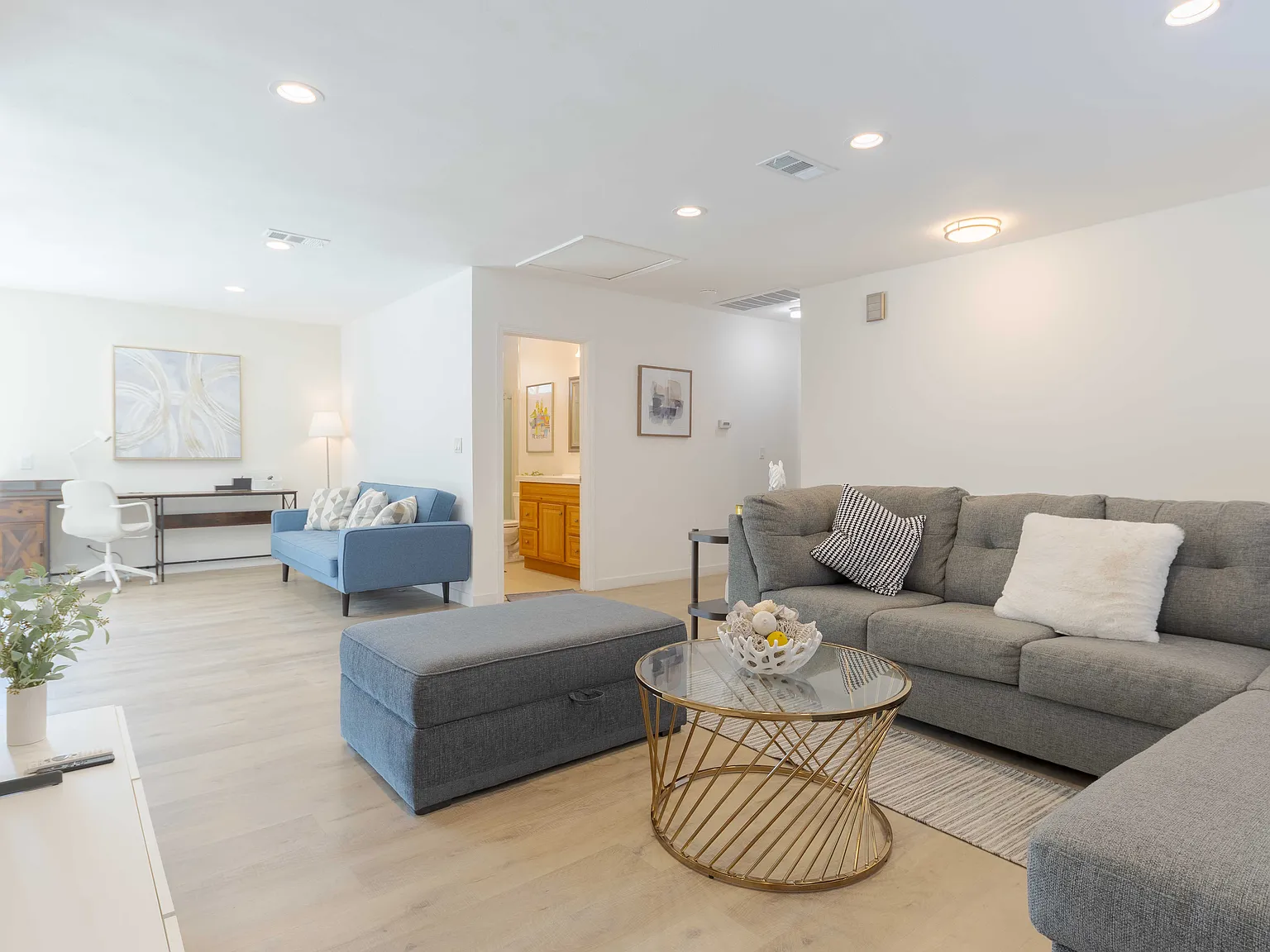 2 bed, 1800 sqft, $7,800 — Photo 2