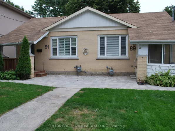 89 Rumsey Rd, Toronto, ON M4G 1P1