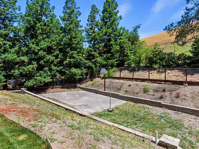 2324 Saddleback Dr — Photo 89