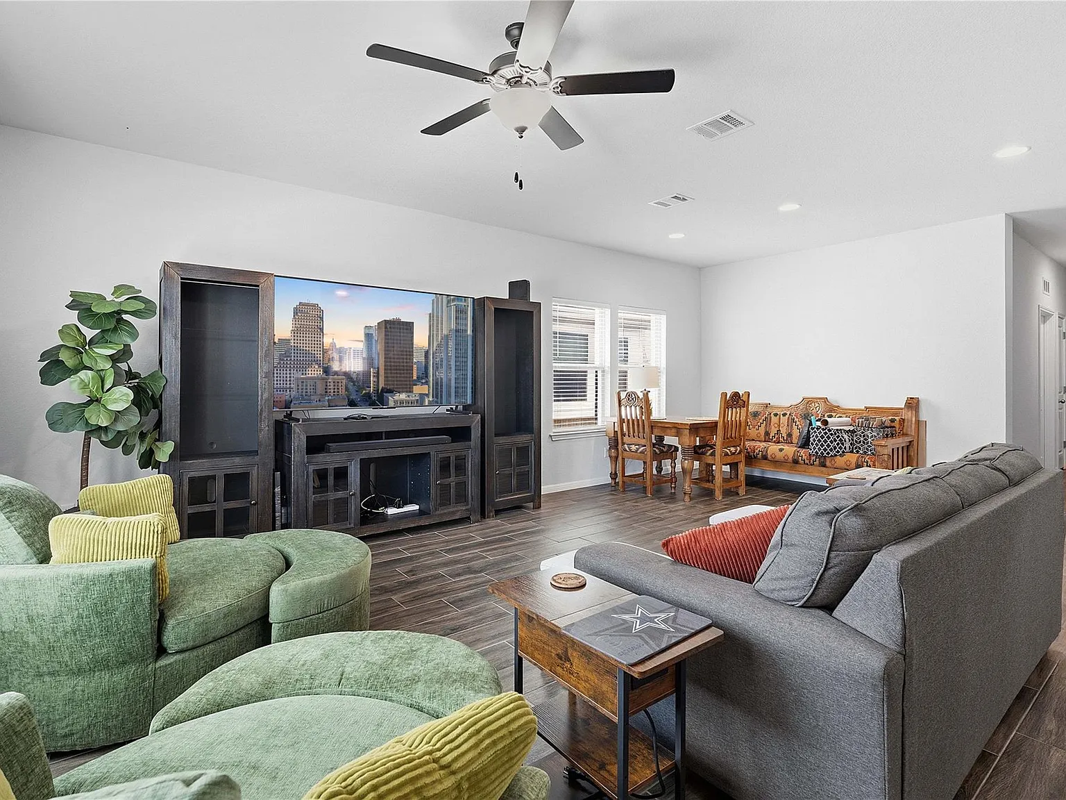 3 bed, 2.0 bath, 1456 sqft, $2,150 — Photo 3