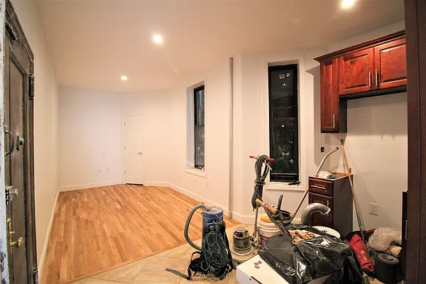 Rented by Hagstrom Management Inc | media 10