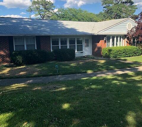 2nd image of 905 Dumbarton Drive #A