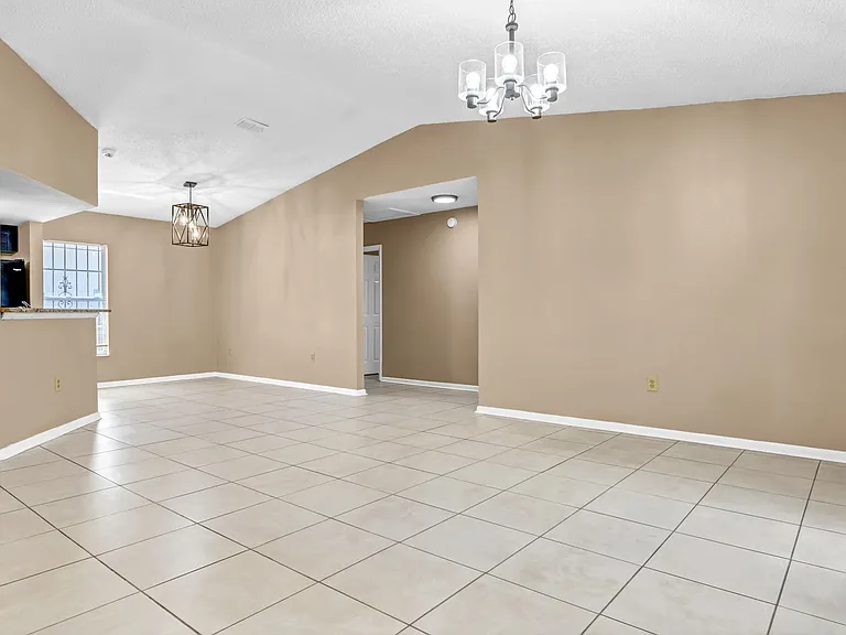 2610 E Lake Ave — Photo 7