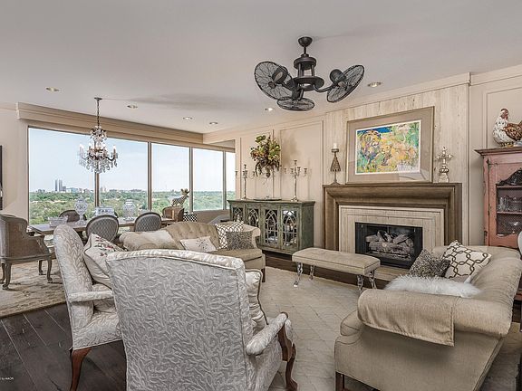 5th image of 2028 S Austin St APT 1401