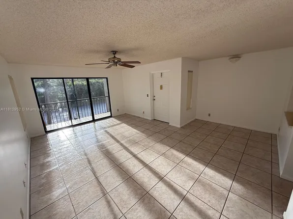 721 Sunny Pine Way APT D2, Greenacres, FL 33415