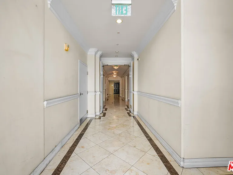 837 Crenshaw Blvd #301 — Photo 10