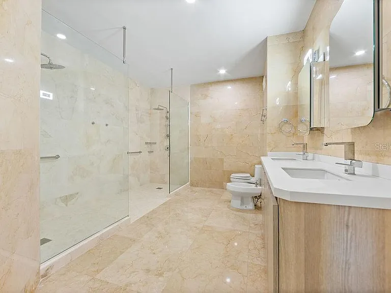 20 Carrian Court #401 — Photo 14