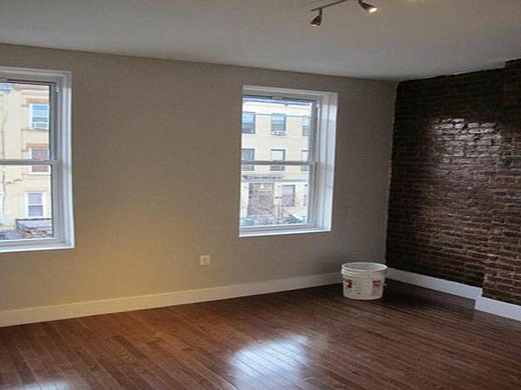 5th image of 864 Hart St APT 1