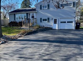 101 Hadden Ln, East Syracuse, NY 13057