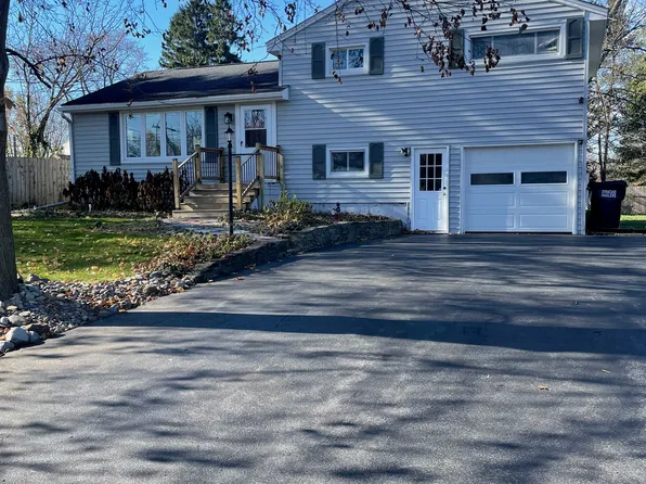 101 Hadden Ln, East Syracuse, NY 13057