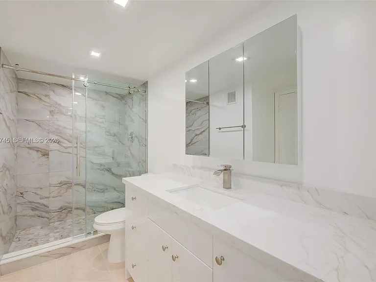 200 Lakeview Dr #211 — Photo 26