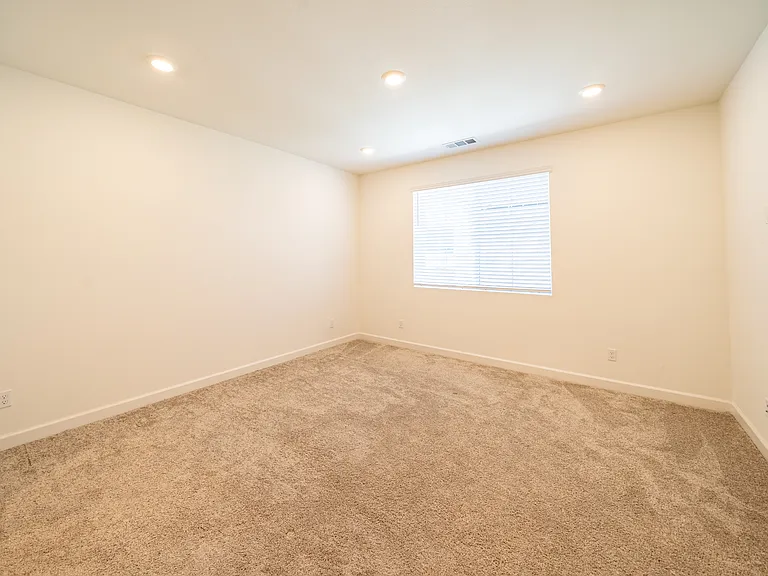828 Mateo St #4 — Photo 20