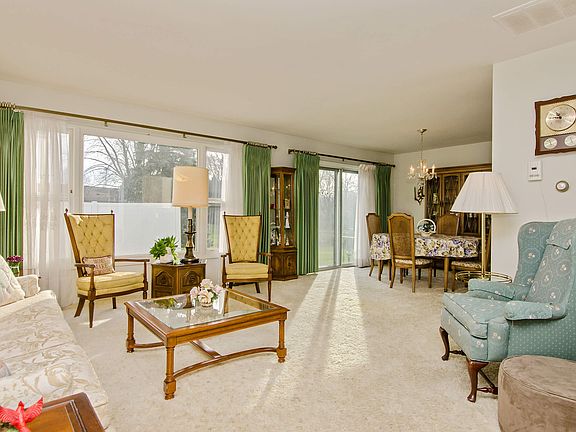 Living Room / Dining Room