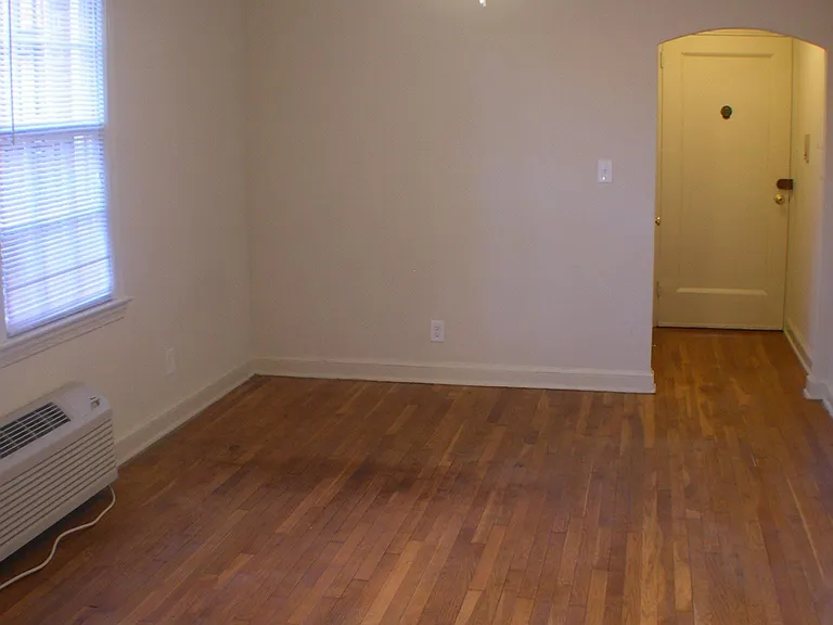 426 6th St NE #3 — Photo 4