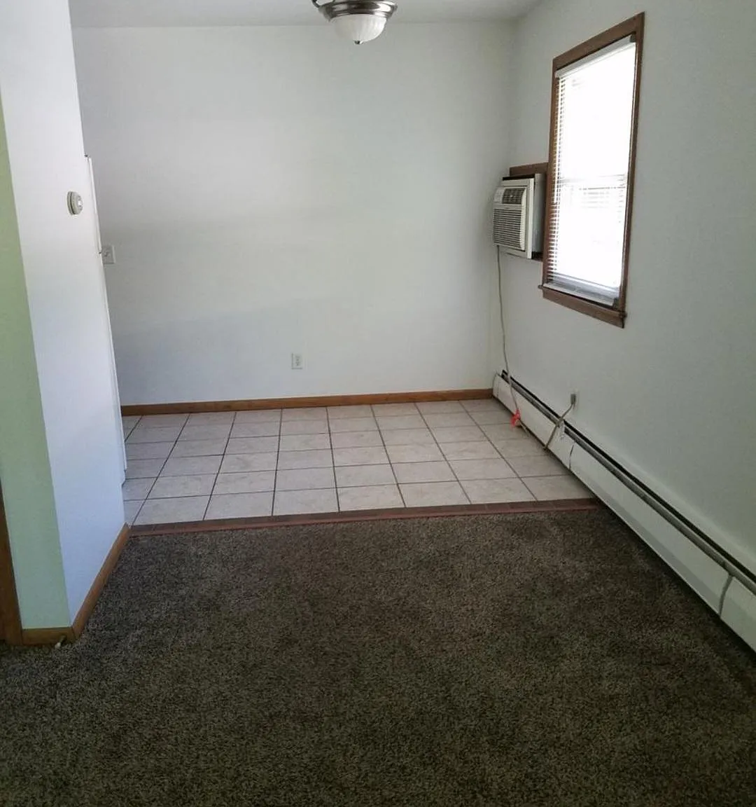 1 bed, $900 — Photo 1