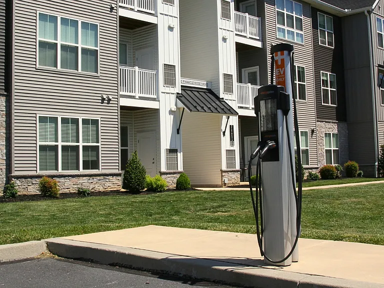 Park West Apartments — Photo 25