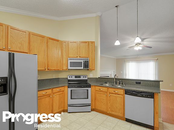 4th image of 14097 Crestwick Dr W