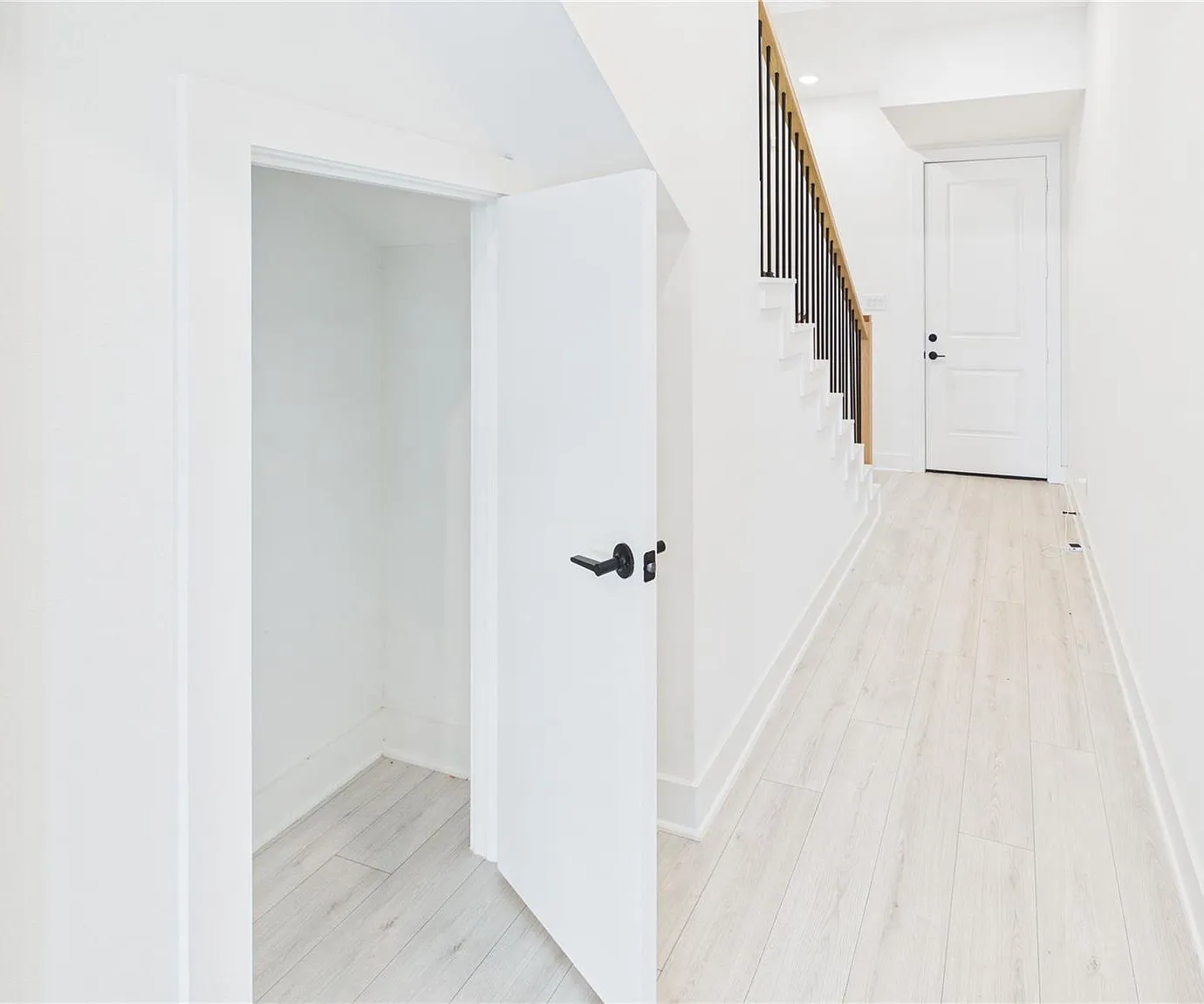 3 bed, 2.5 bath, 1933 sqft, $2,750 — Photo 3