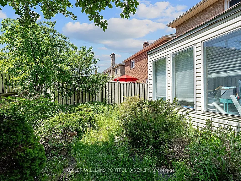 73 Jessica Gdns — Photo 47