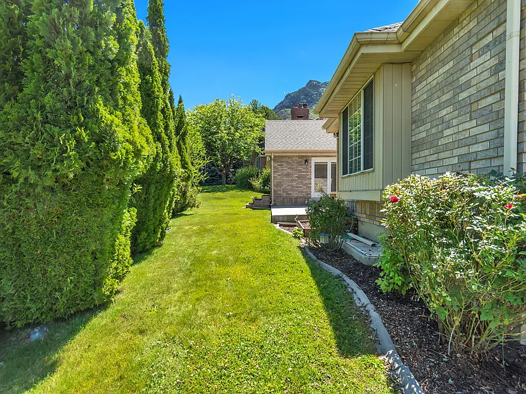 1241 Cambridge Ct — Photo 43
