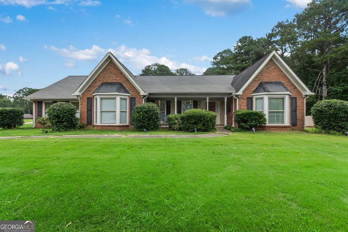 3 bed, 2.5 bath, 2697 sqft, $5,800 — Photo 3