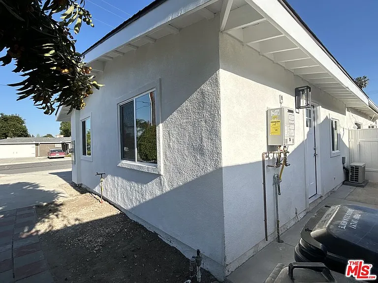 778 Ashland Ave — Photo 2