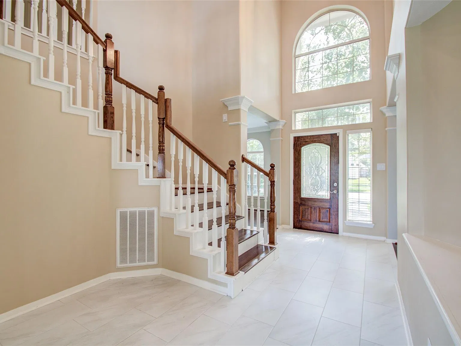 5 bed, 3.5 bath, 3666 sqft, $3,400 — Photo 2