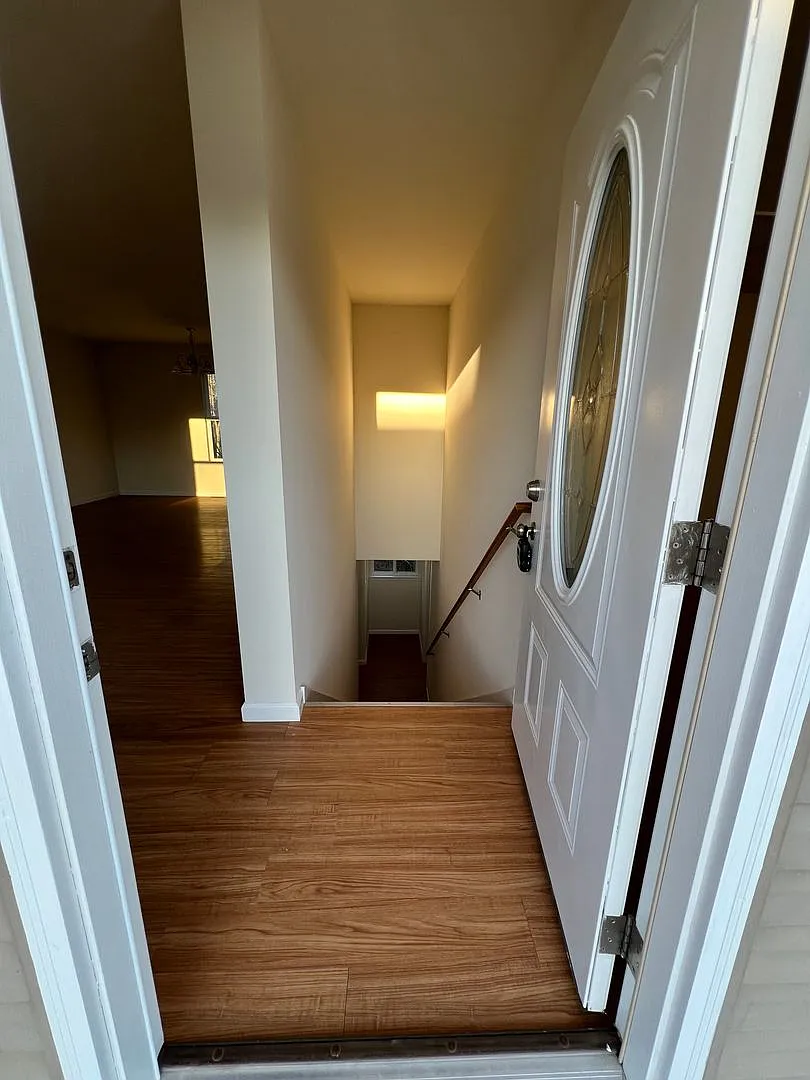 3 Bedroom 2 bath 2 car garage house — Photo 4