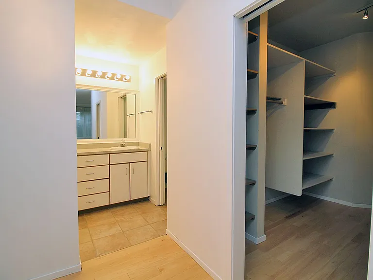 1710 S Harbor Way #205 — Photo 15